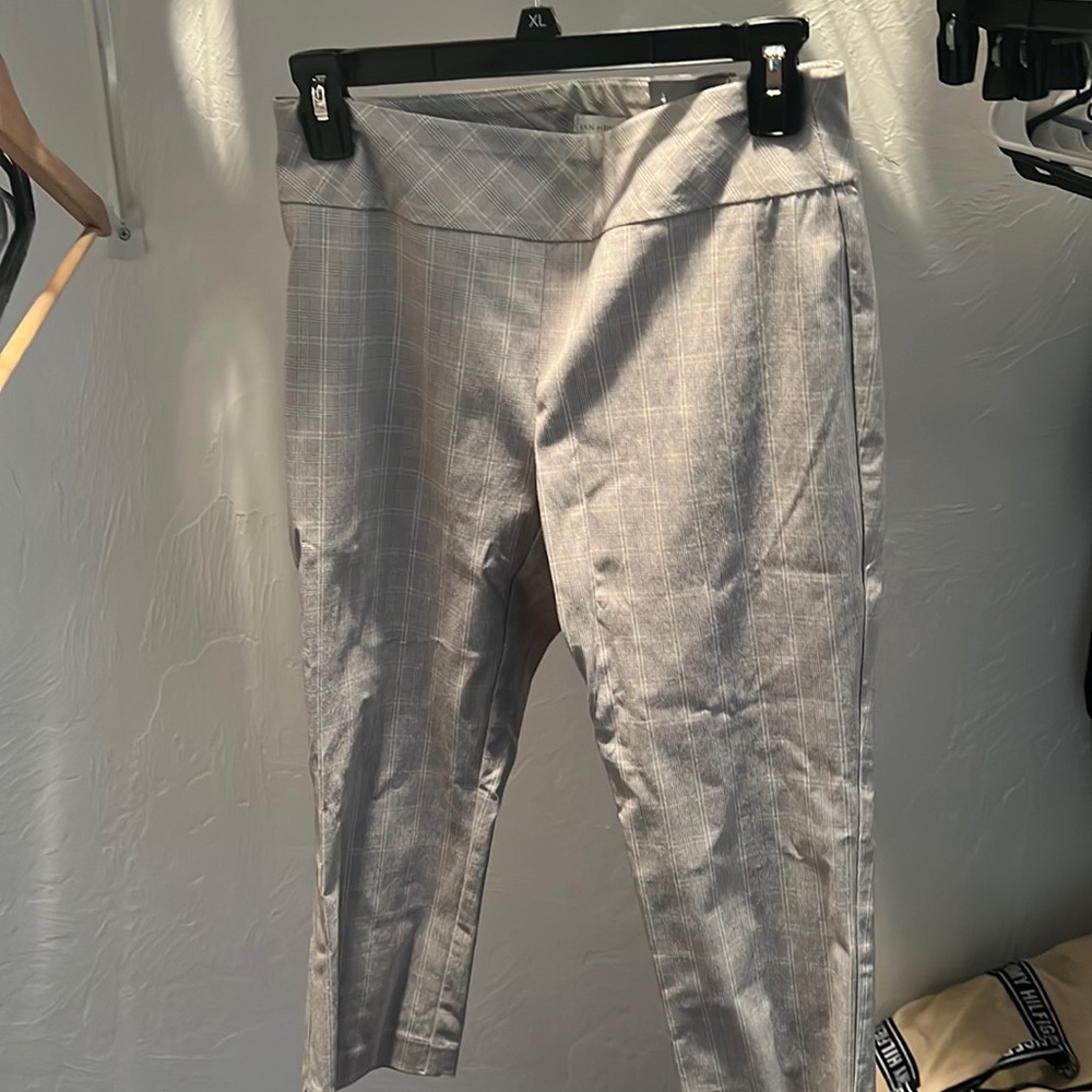 Grey capri